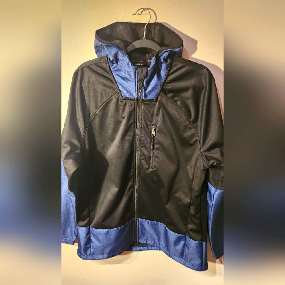 RBX OUTERWEAR  MEN'S HOODED JACKET SIZE BLACK/BLUE COLOR. NEW WITHOUT TAGS.